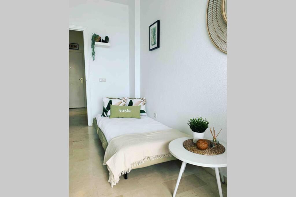 Amazing Frontline Sea Views Studio Apartment Castillo Del Vigia Torremolinos Exteriör bild